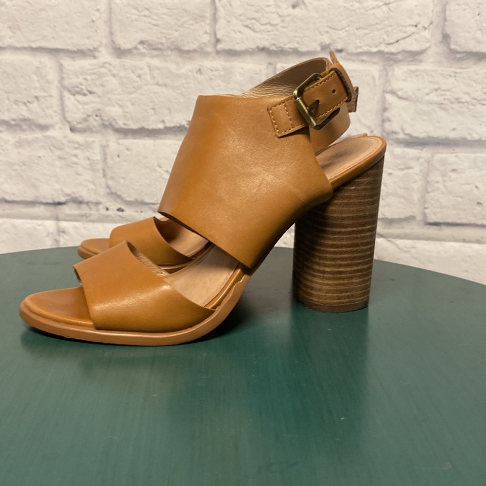 Caslon Genuine Leather Sandals Size 7.5